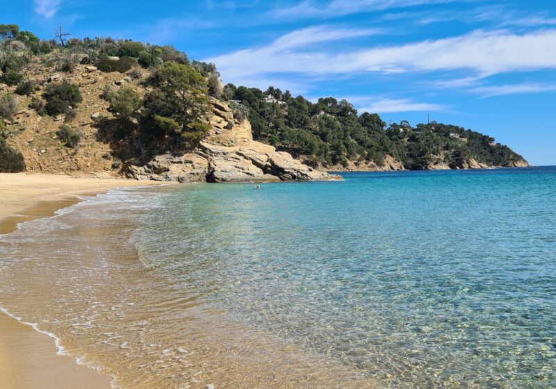 Plage de rêve à Bonporteau, sur le littoral varois