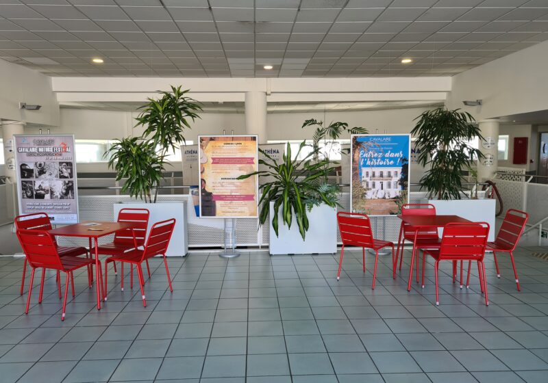 L'intérieur de l'Office de Tourisme de Cavalaire