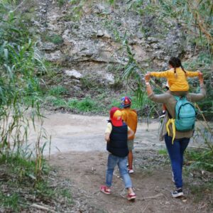 Randonnée en famille sur le sentier du fenouillet à Cavalaire