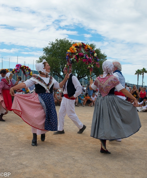Danses provençales lors des fêtes votives de Cavalaire