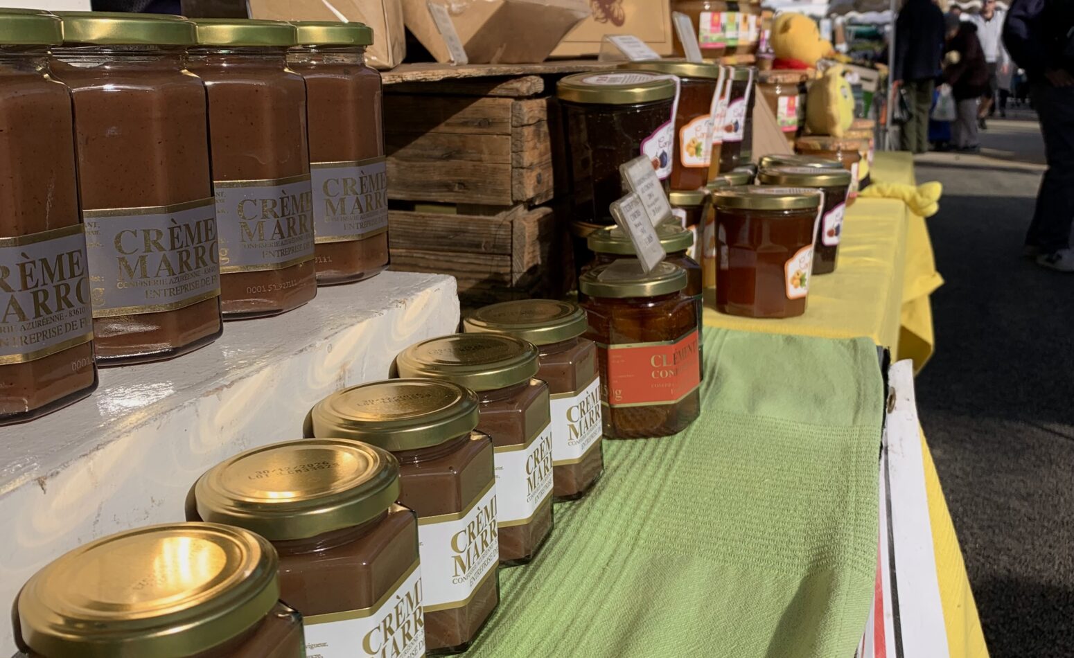 Stand de confiture et de crème de marron au marché de Cavalaire