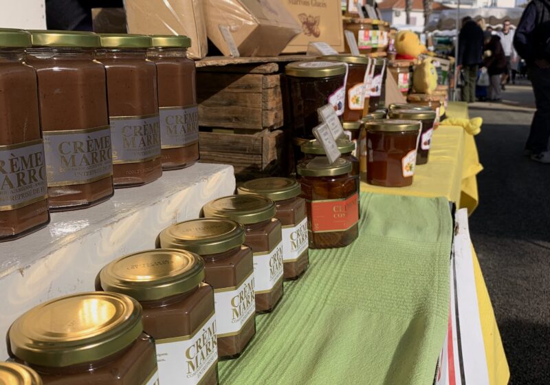 Stand de confiture et de crème de marron au marché de Cavalaire