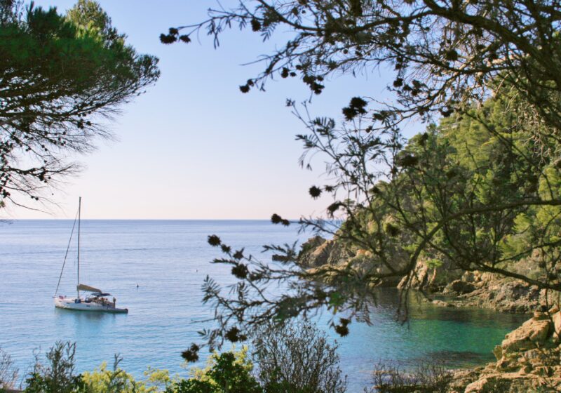 Calanque de la cron avec bateau