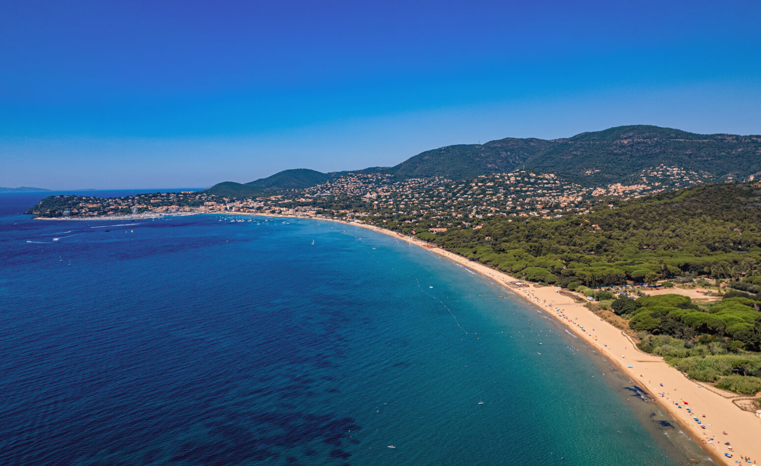 Plage de Cavalaire, 4 km de sable doré