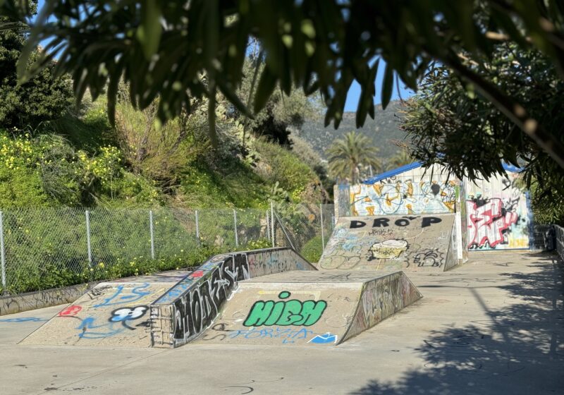 Skate park avec rampe en libre accès pour les jeunes de Cavalaire