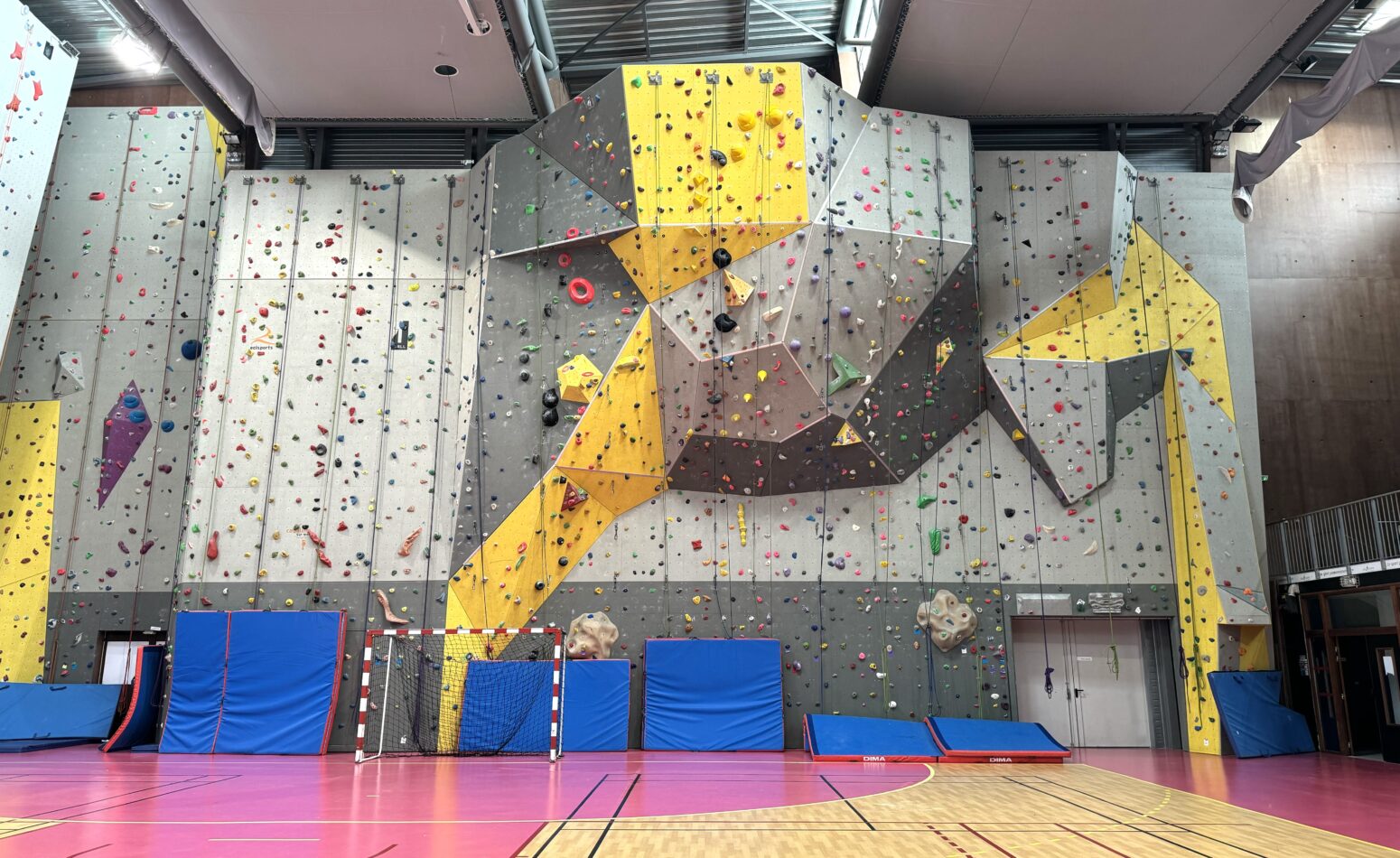 Mur d'escalade du Gymnase Henry Gros à Cavalaire