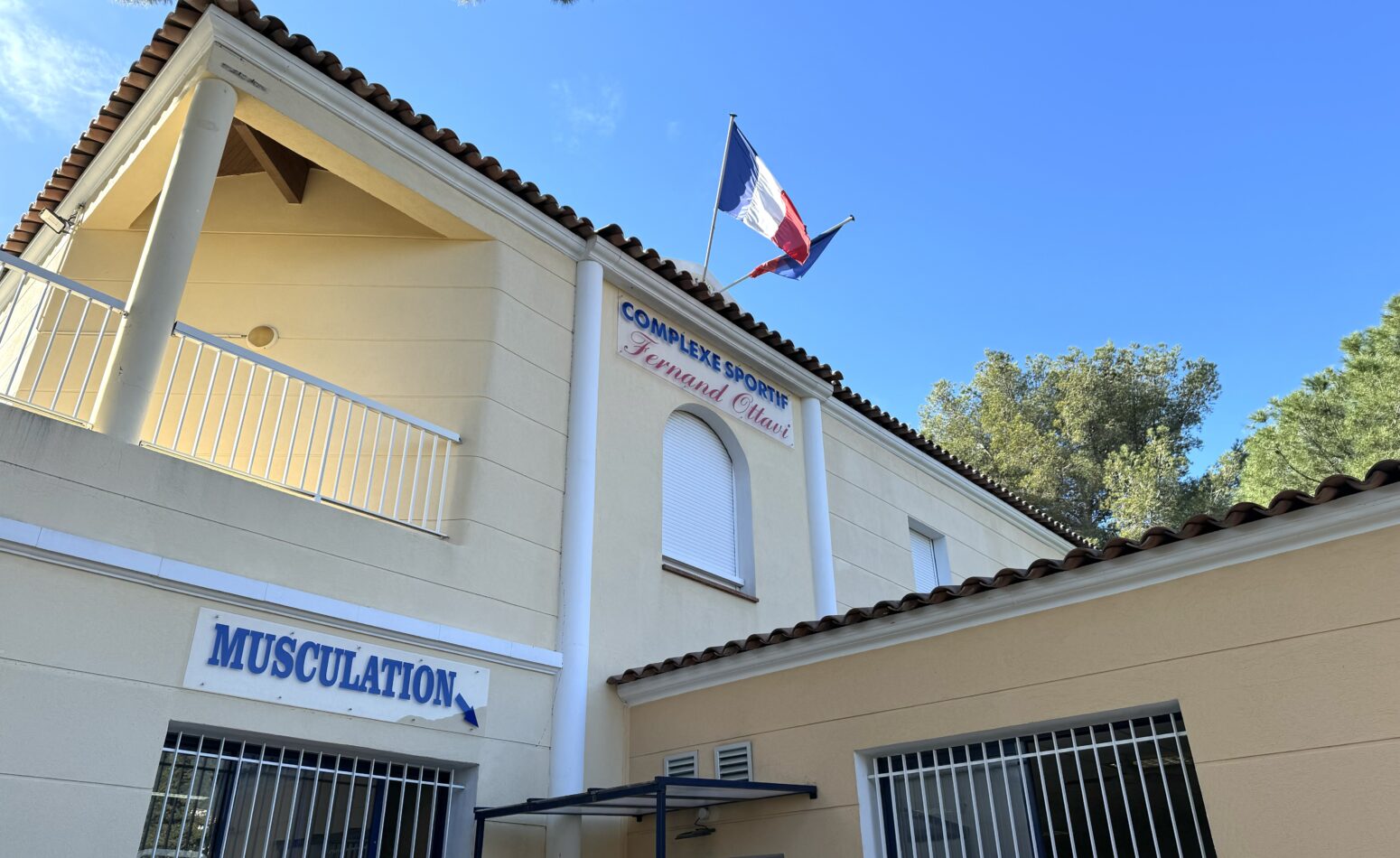 Complexe Ottavi avec salle de musculation, salle de billards et salle de sports à Cavalaire