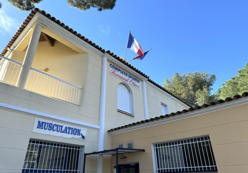 Complexe Ottavi avec salle de musculation, salle de billards et salle de sports à Cavalaire