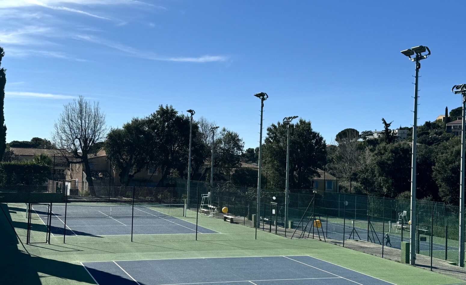 Tennis des collières de Cavalaire avec plusieurs terrains