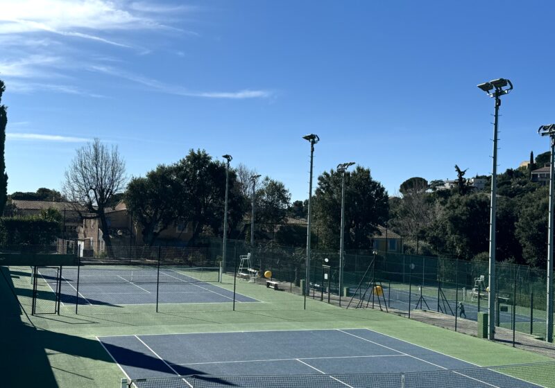 Tennis des collières de Cavalaire avec plusieurs terrains