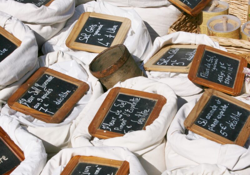 Les épices du marché de cavalaire pour cuisiner des plats avec plein de saveurs