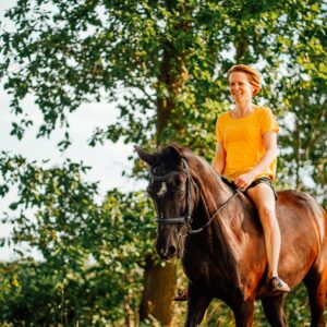 Balade à cheval dans les collines de cavalaire sur mer, dans le var