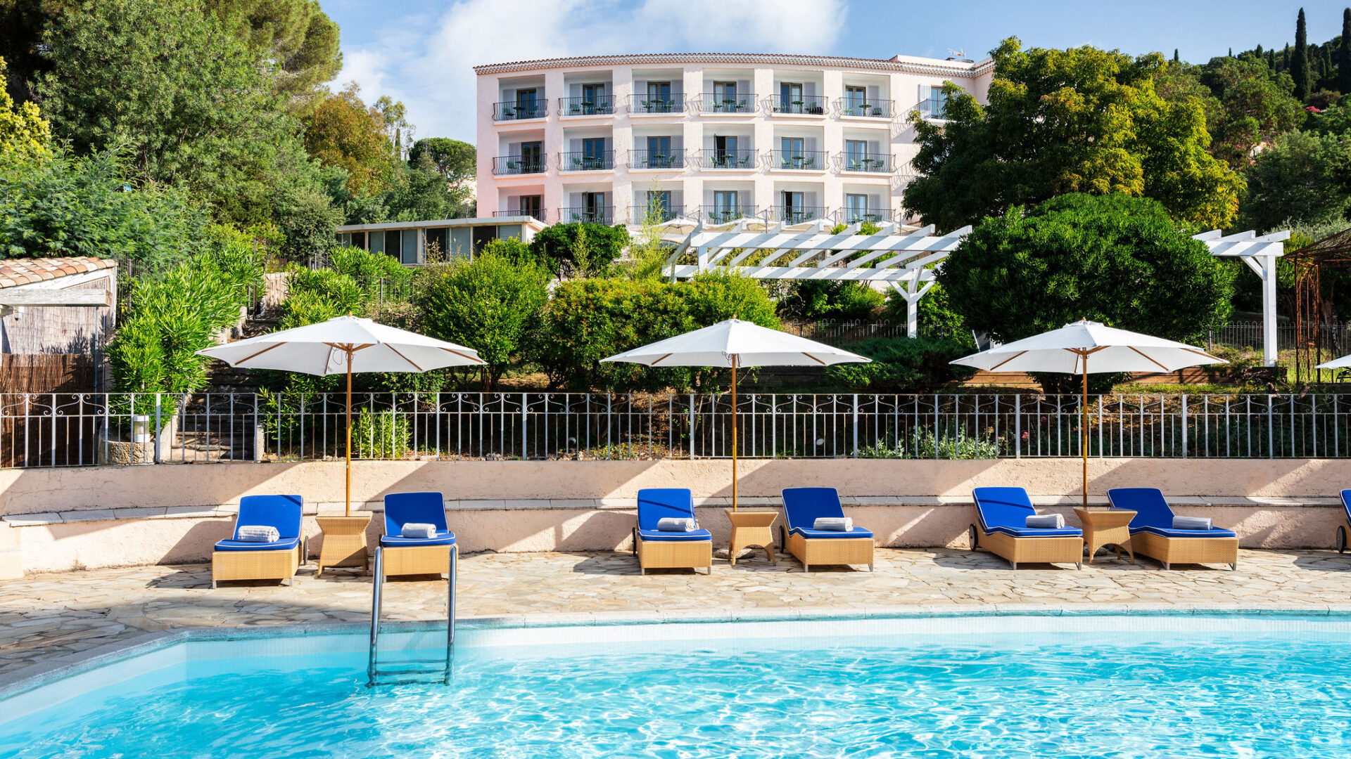 Hôtel du Parc Cavalaire Hôtel du Parc and swimming pool Cavalaire